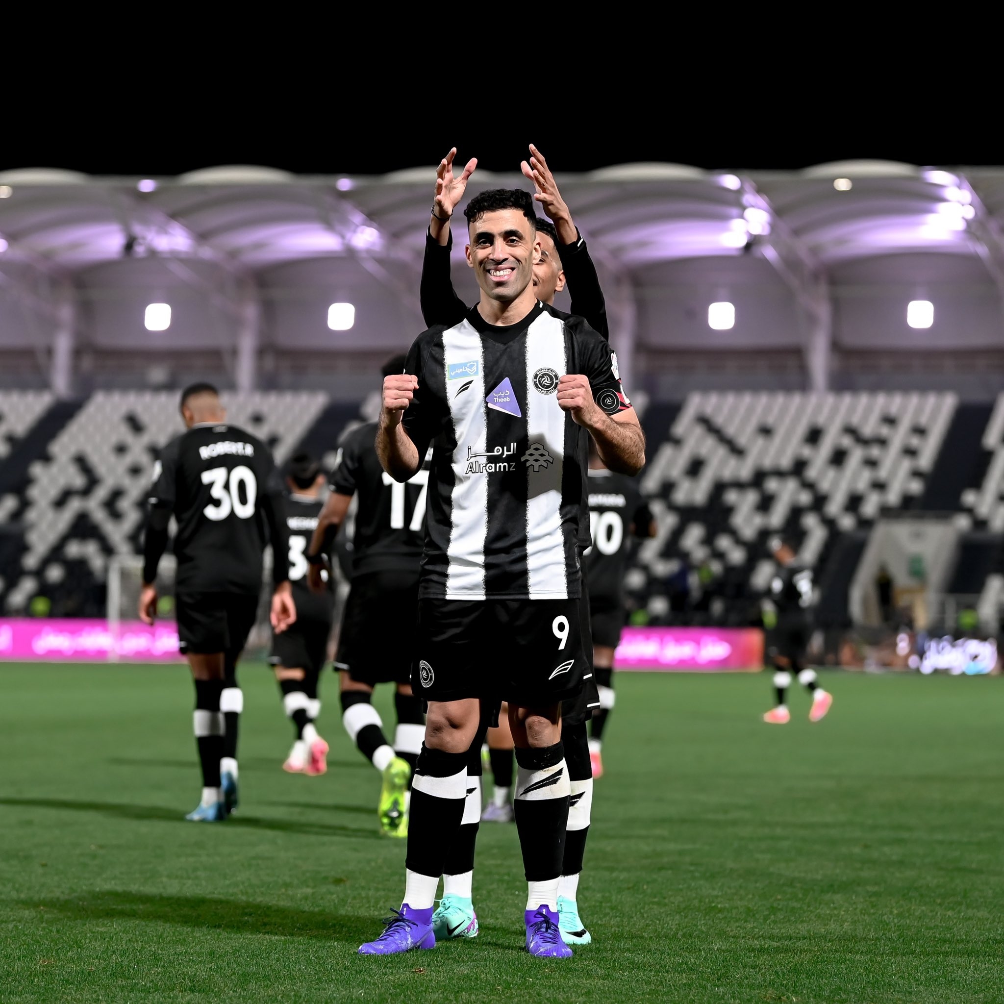 حمد الله يهدد بإزاحة رونالدو