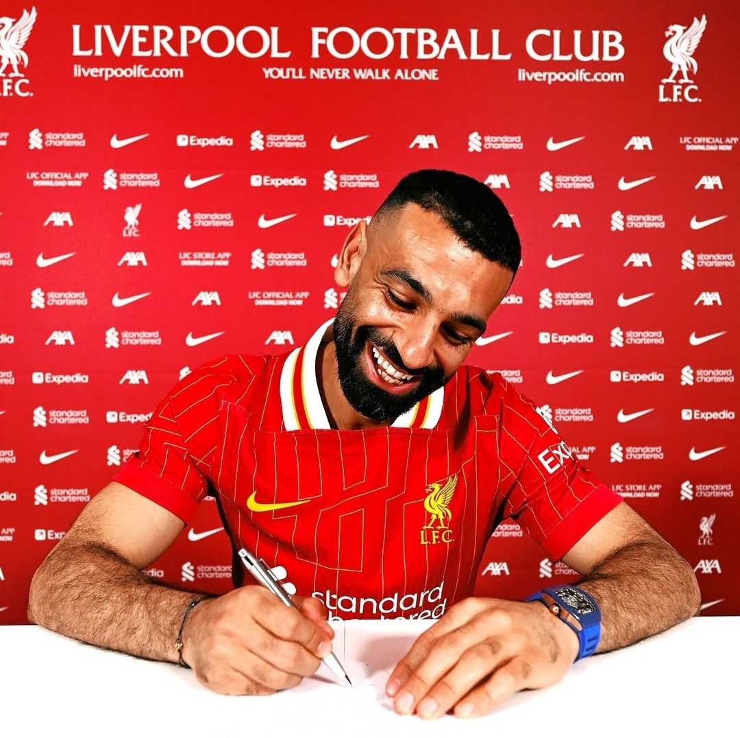 ليفربول يعلن تمديد عقد نجمه المصري محمد صلاح