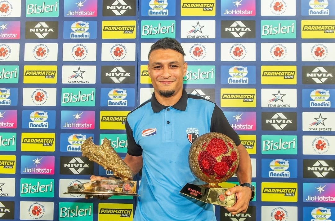 الجوائز تنهال على أجراي في البطوله الهندية