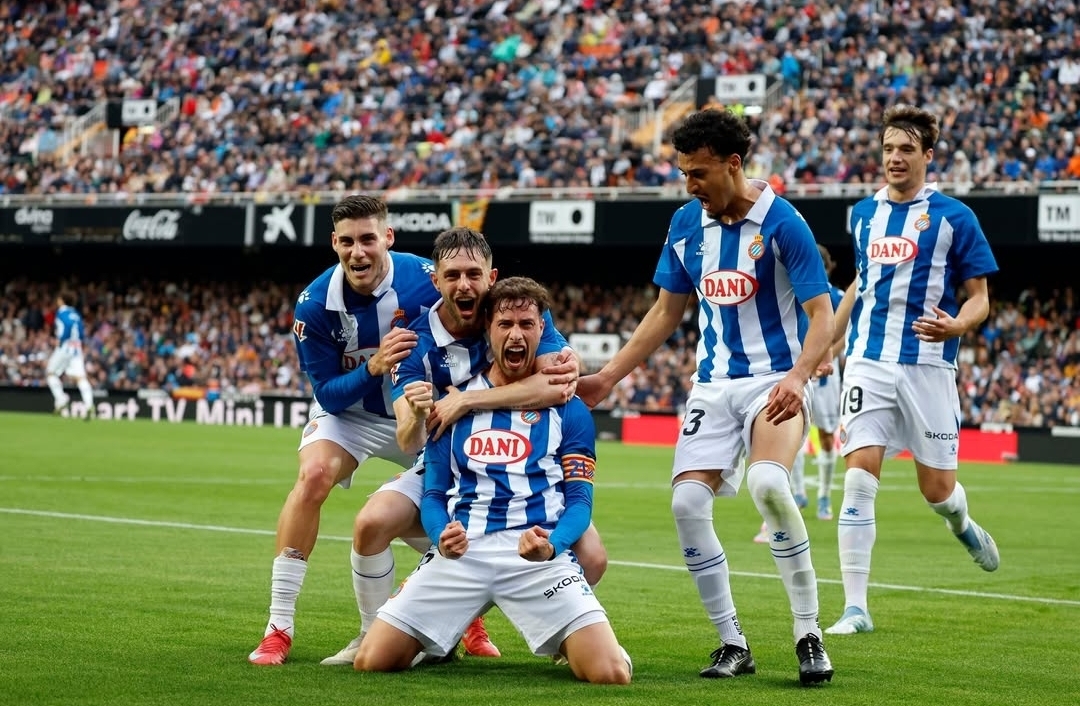 الهلالي يواصل مع إسبانيول نتائجهما المثيرة في لاليغا