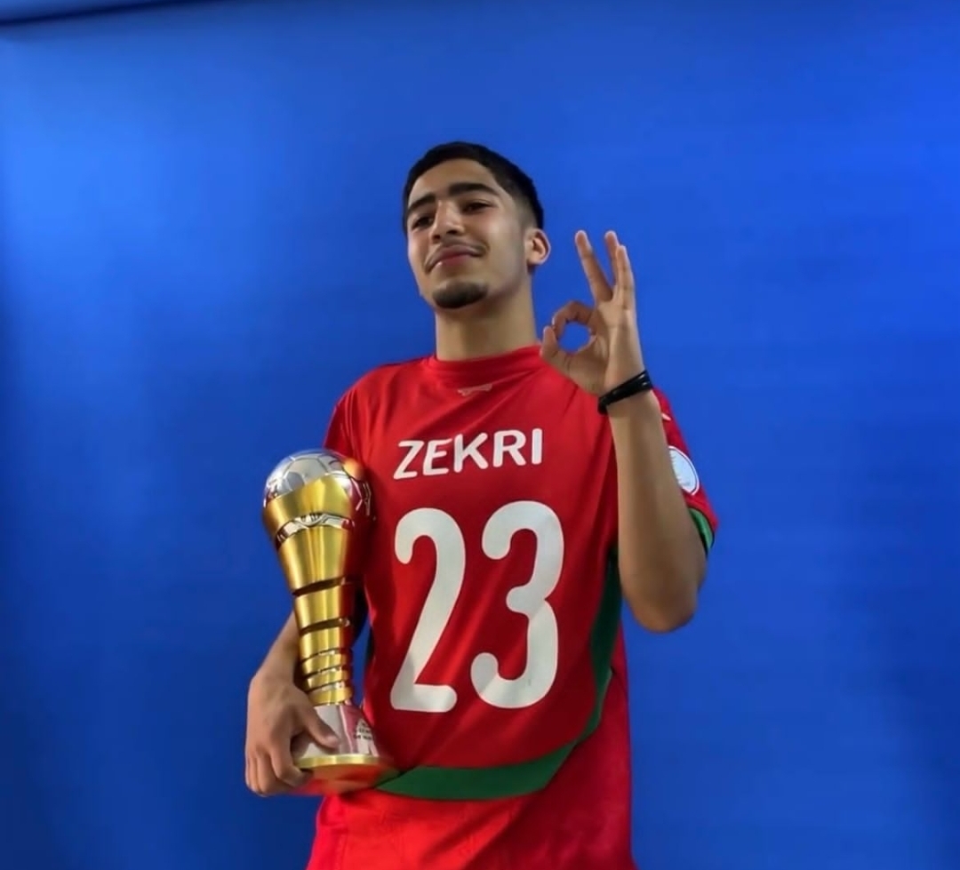 هل يسحب أياكس البساط من ميشلن ويضم منصف زكري؟