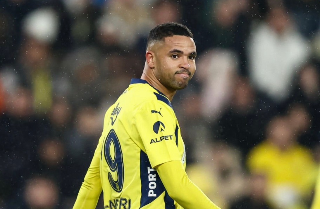 النصيري يتفاعل مع الجمهور مجددا "ماذا فعلت للاحتجاج"