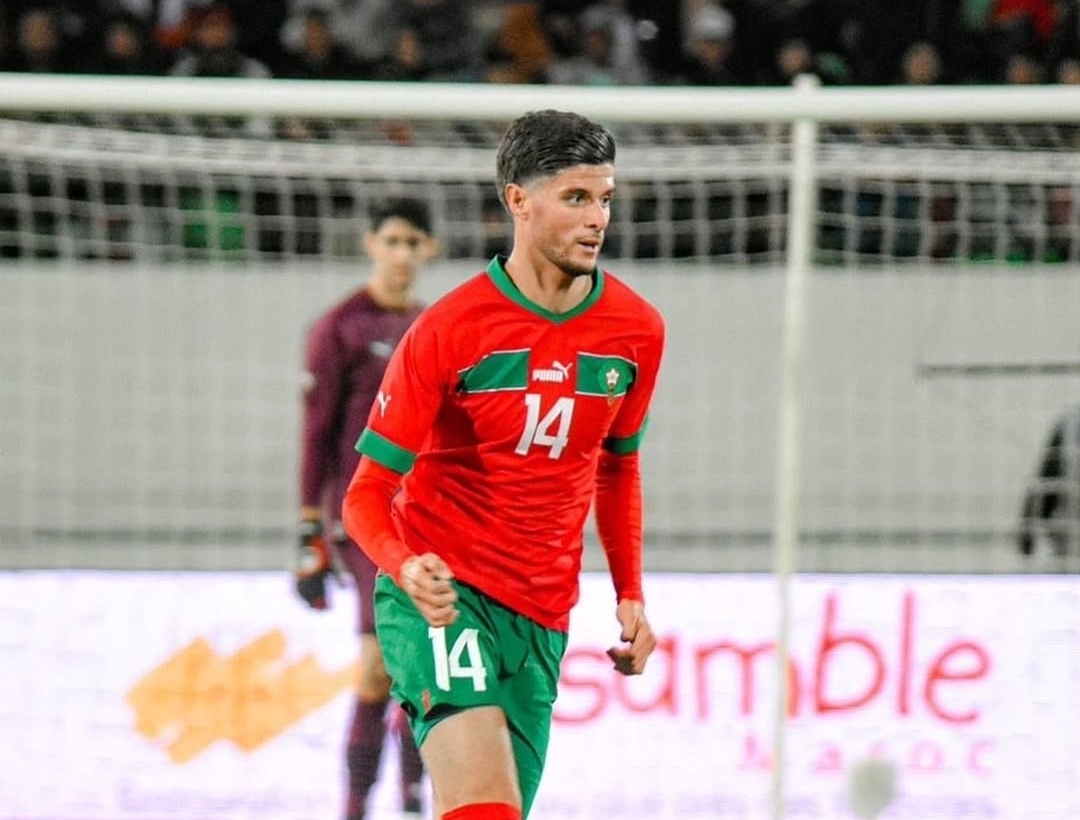 الناخب الوطني يرشح العزوزي في قلب الدفاع أمام تونس والبنين