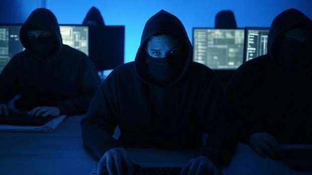 تطبيقات ومواقع تخترق هاتفك وتسرق بياناتك.. احذر الضغط عليها