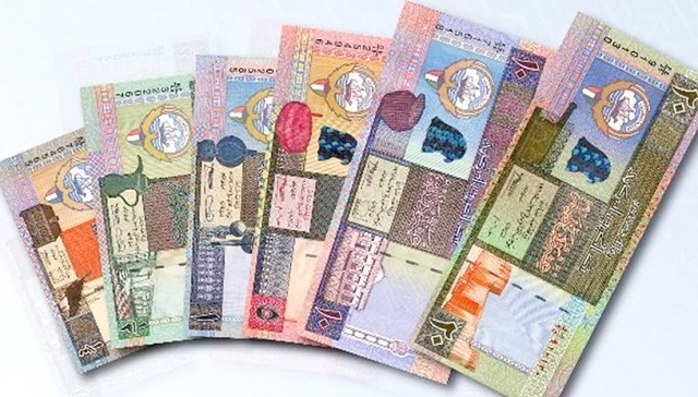 إحالة وافد إلى النيابة لتزوير 19 ألف دينار من الإصدار الخامس ومحاولته استبدالها بأخرى من «السادس»