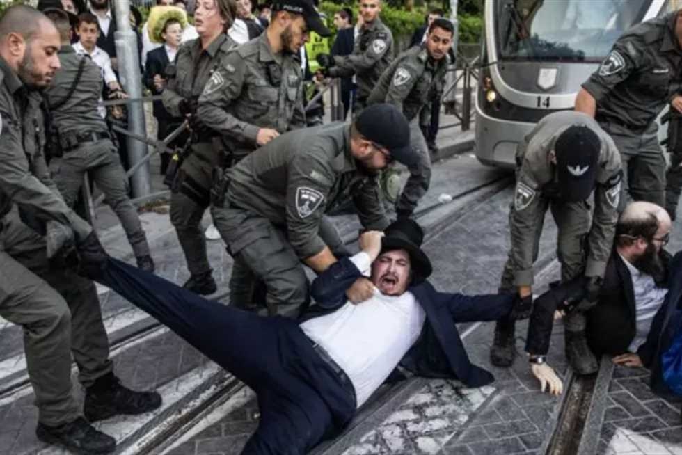 الشرطة تغلق 4 طرق رئيسية بسبب إضراب واسع في إسرائيل