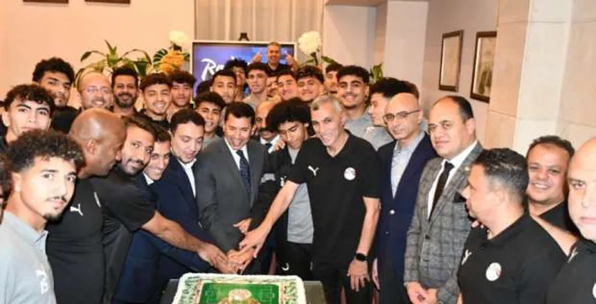وزير الرياضة يدعم منتخب الشباب قبل مواجهة المغرب: «تمثلون مصر في أهم مراحل مسيرتكم»