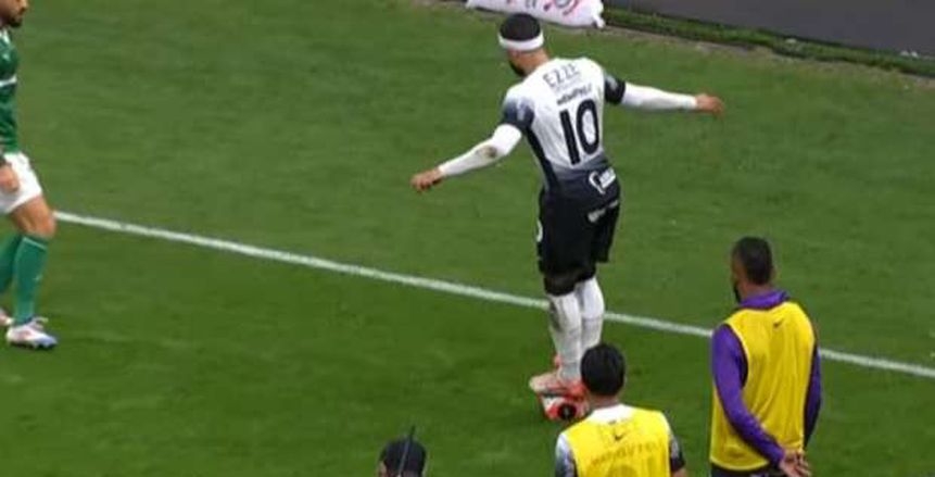 لاعب كورينثيانز يستفز بالميراس بالوقوف على الكرة ويتسبب في طرد لاعبين