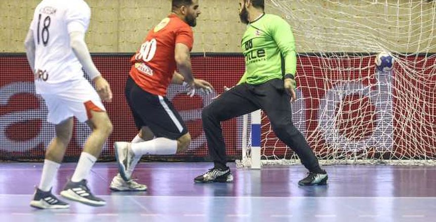 الأهلي يتفوق على الزمالك في الشوط الأول بنهائي بطولة افريقيا لكرة اليد