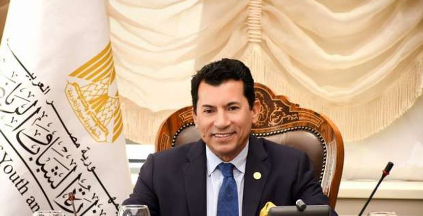وزير الرياضة يهنئ السباح عبد الرحمن سامح بعد التأهل إلى بطولة العالم في سنغافورة