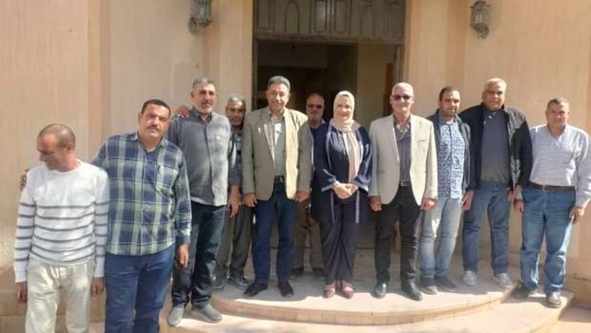 «تعليم مطروح»: تصميم أول برنامج إلكتروني لمعرفة بيانات أي معلم بدقة وسرعة