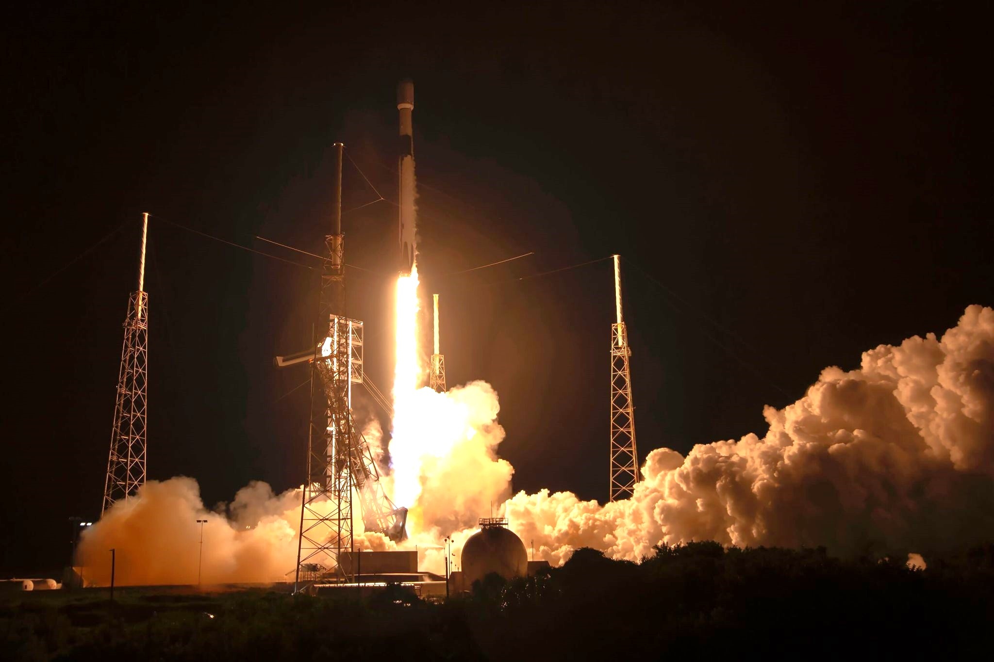 Rivals team up: SpaceX sends 24 satellites into orbit for Amazon's Project Kuiper