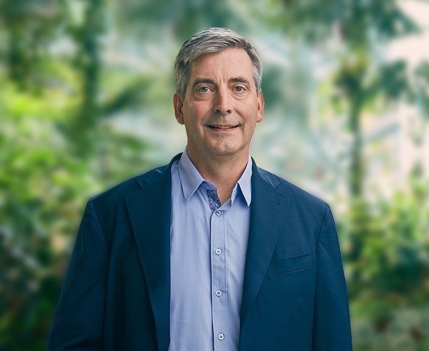 Jeff Bezos picks retired Amazon exec as the new CEO of his $10B Bezos Earth Fund