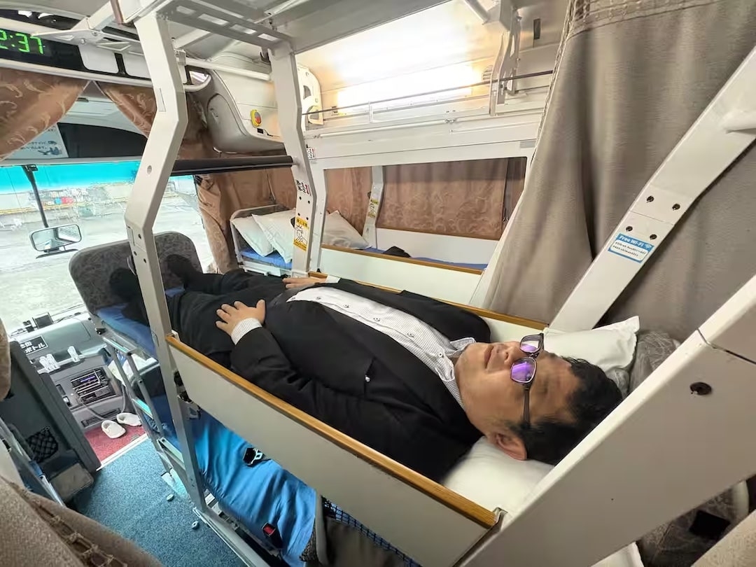 Japan Trials First Full-Flat Sleeper Bus
