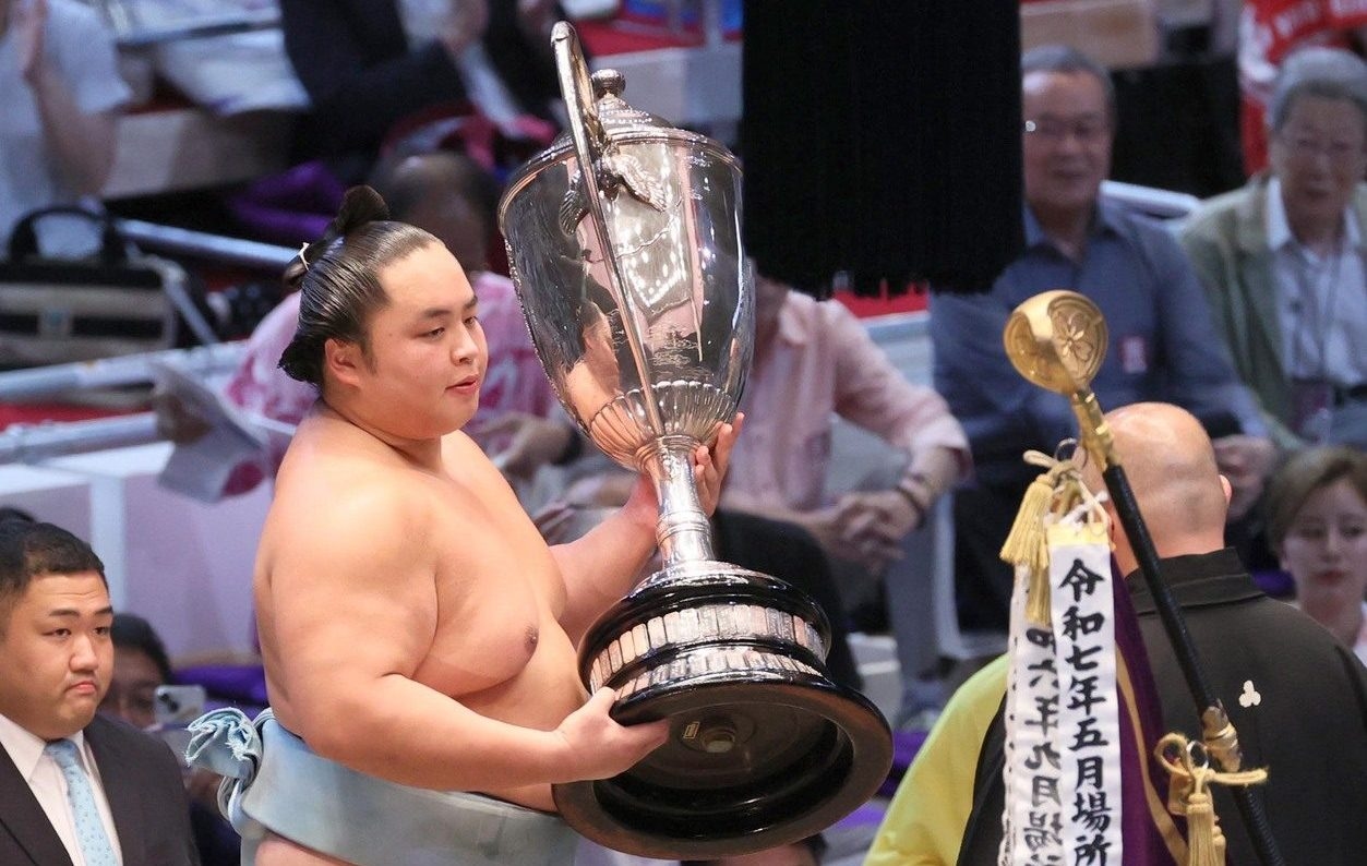 Kotoshoho Wins Nagoya Basho to Claim His 1st Emperor's Cup
