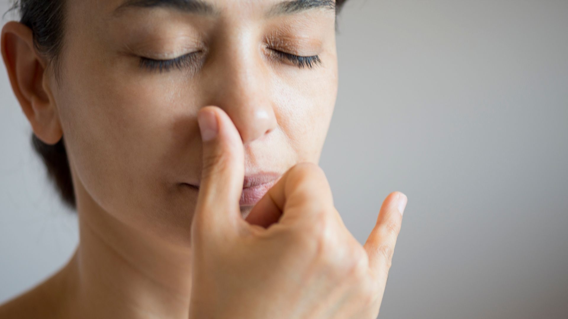 Trouble sleeping? 'Moon breathing' can reduce anxiety at night, says expert