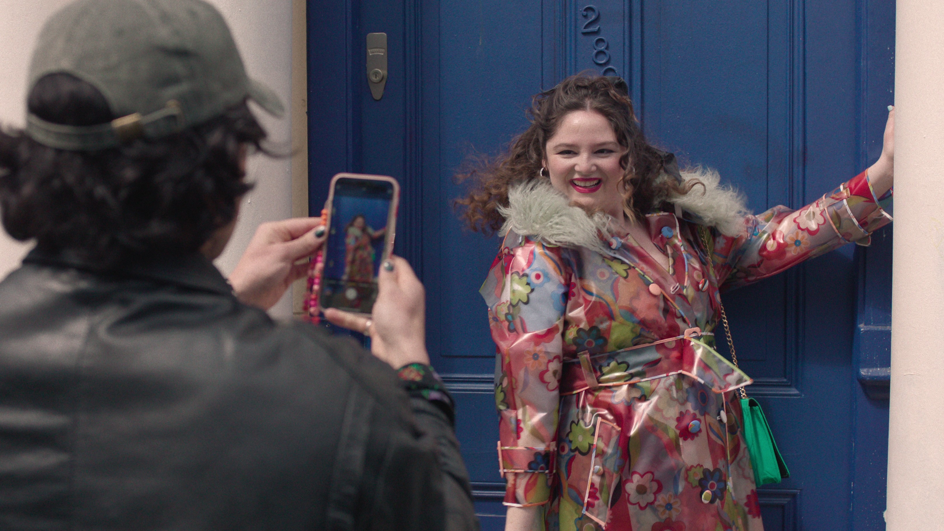 Netflix just dropped a trailer for its new star-studded romantic comedy series — and it looks like a hilarious watch