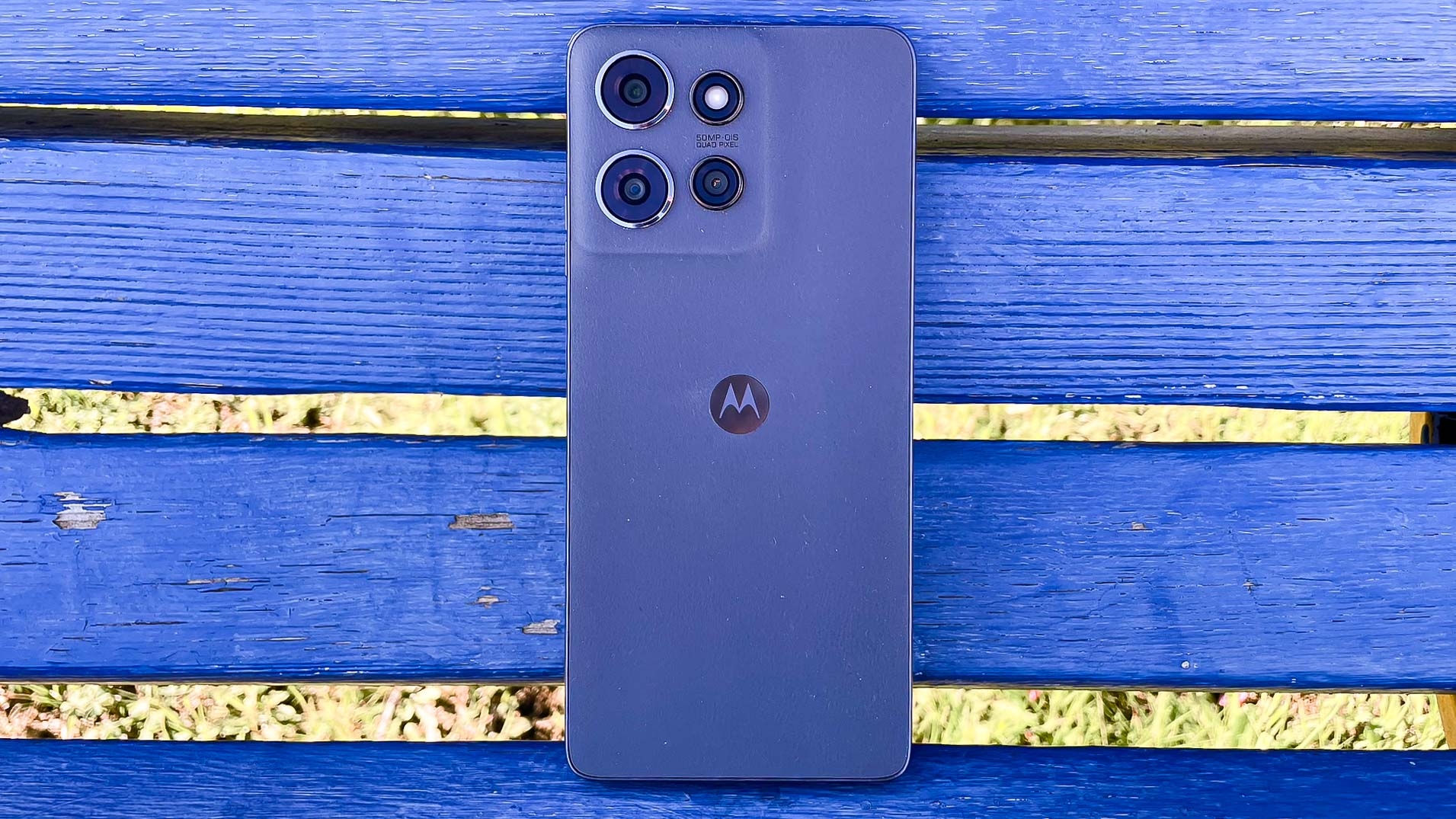 I actually prefer budget phones to flagships — but there's one thing phone makers need to fix