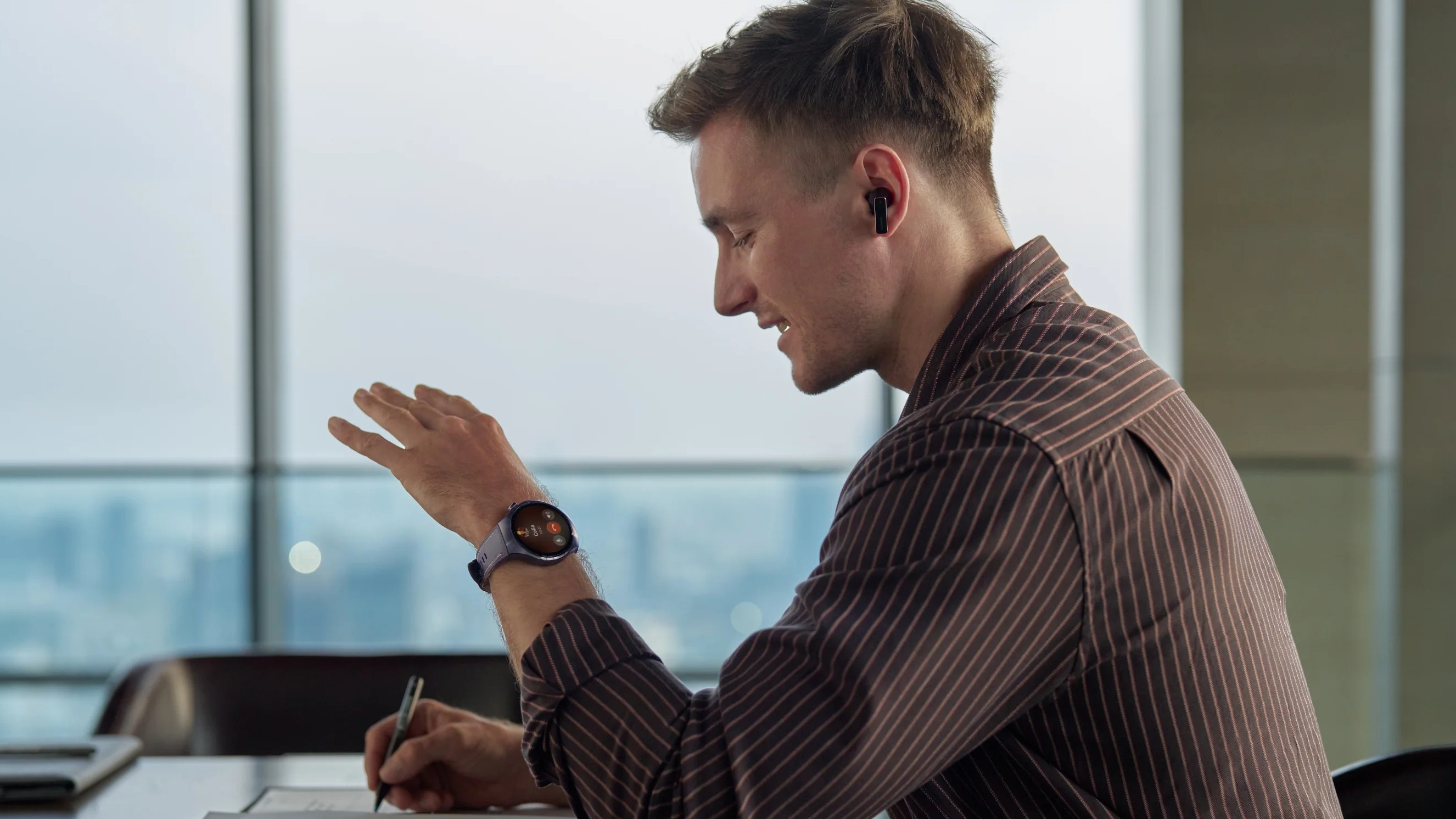 Act fast! Huawei Watch 5 launch deal slashes £50 off the price and throws in a free strap