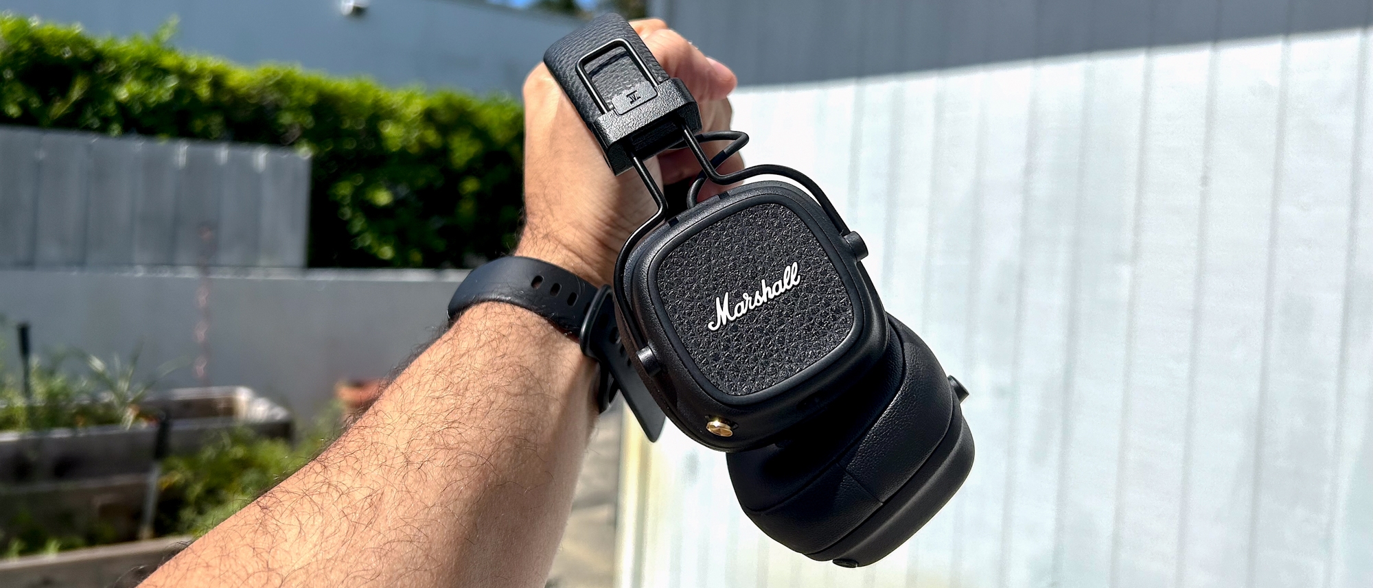 5 signs you need to upgrade your wireless headphones