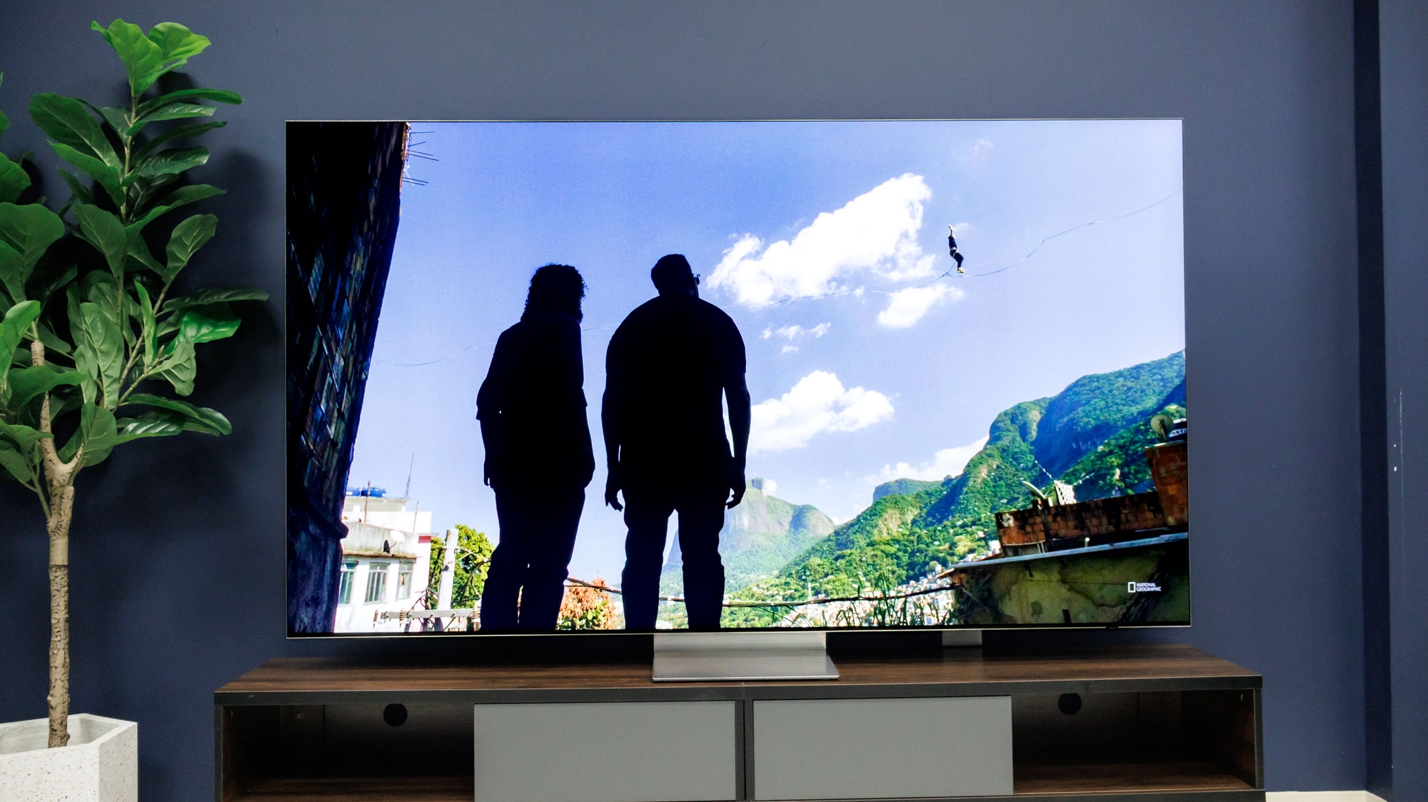 What is the Dirty Screen Effect and how can you tell if your TV has it?