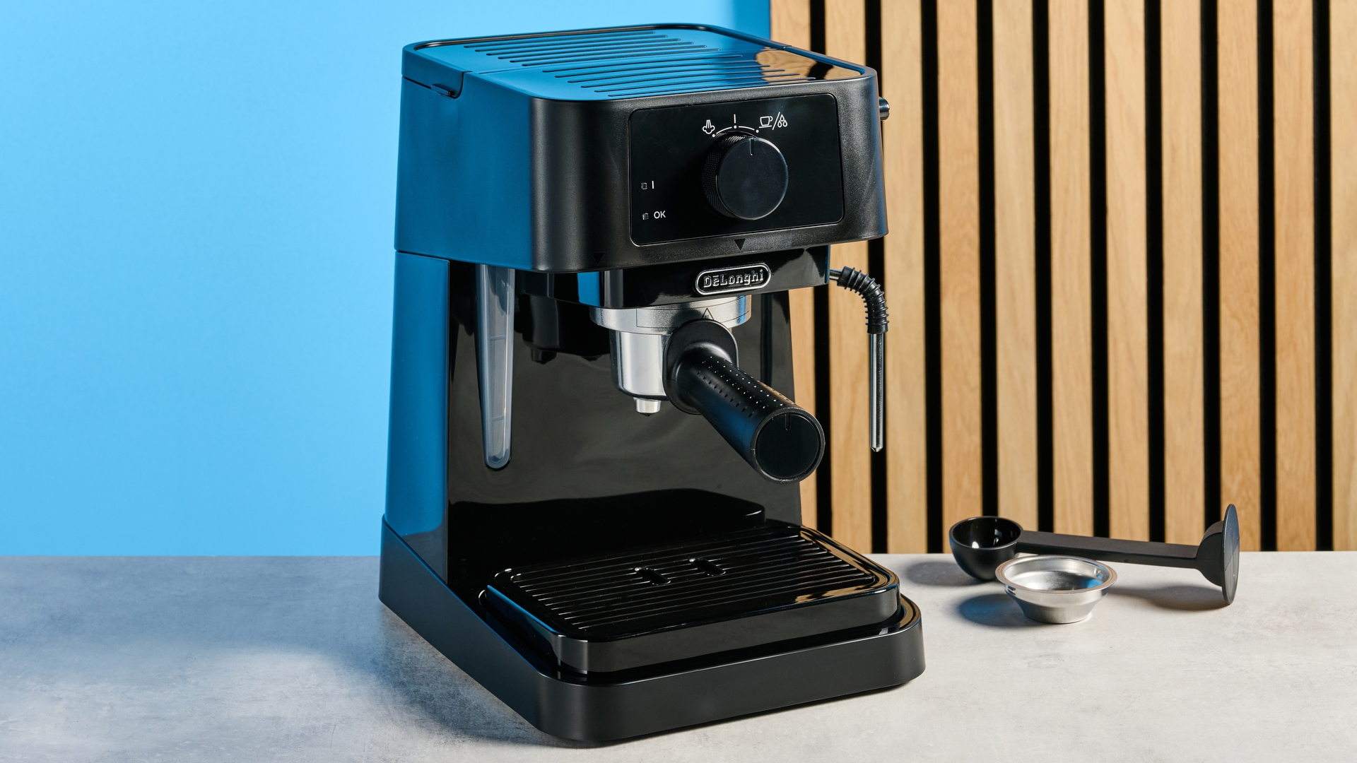 I thought $149 was too cheap for a good espresso machine, but De'Longhi proved me wrong