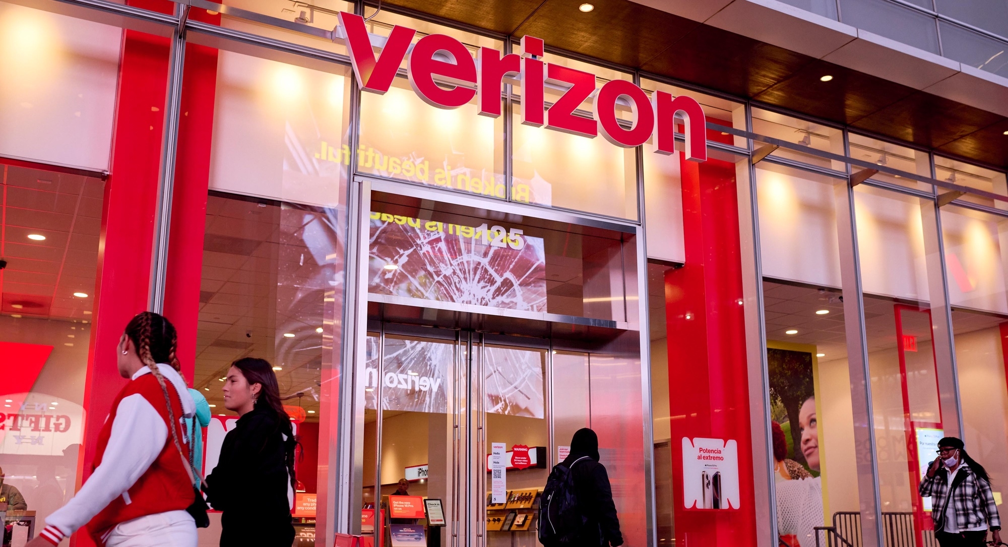 Verizon wants to keep your phone locked for 6 months — here's why