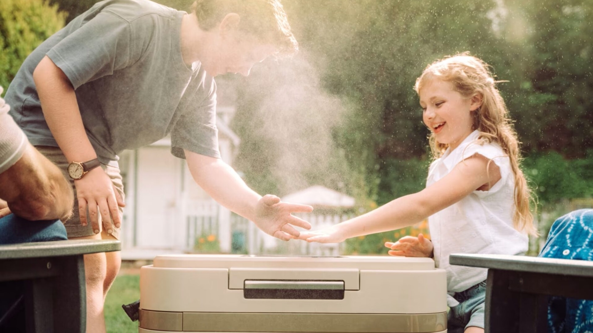 This new Solo cooler just won summer — it chills everyone off with an A/C mist