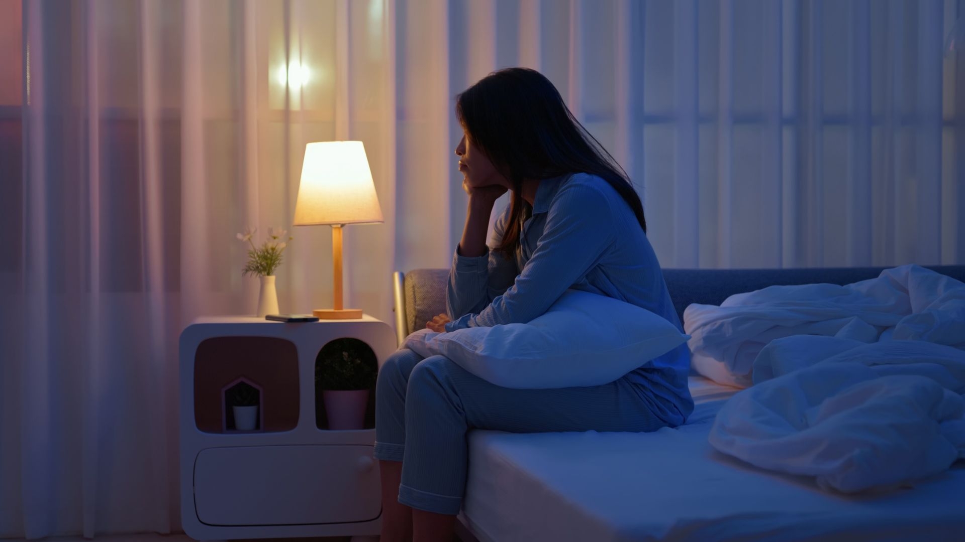 Psychologist shares 3-step sleep hack that helps you fall asleep quickly