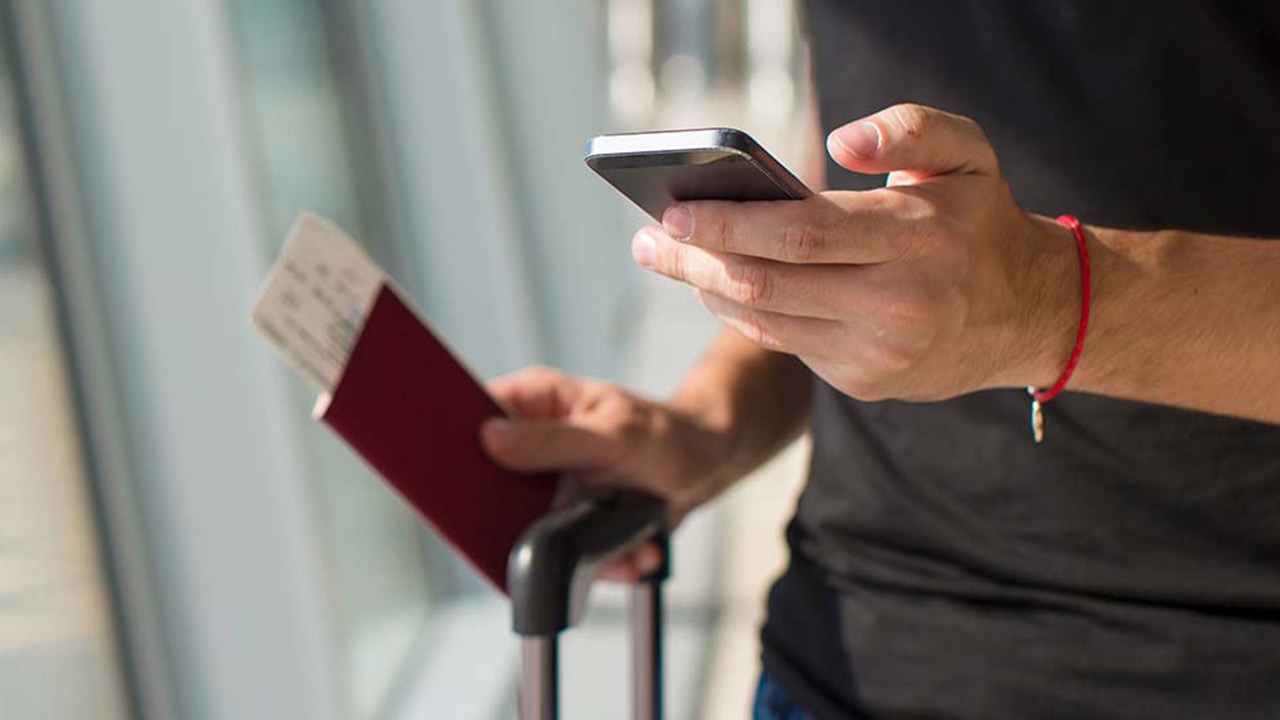 Going on vacation? Secure your smartphone with these 7 tips