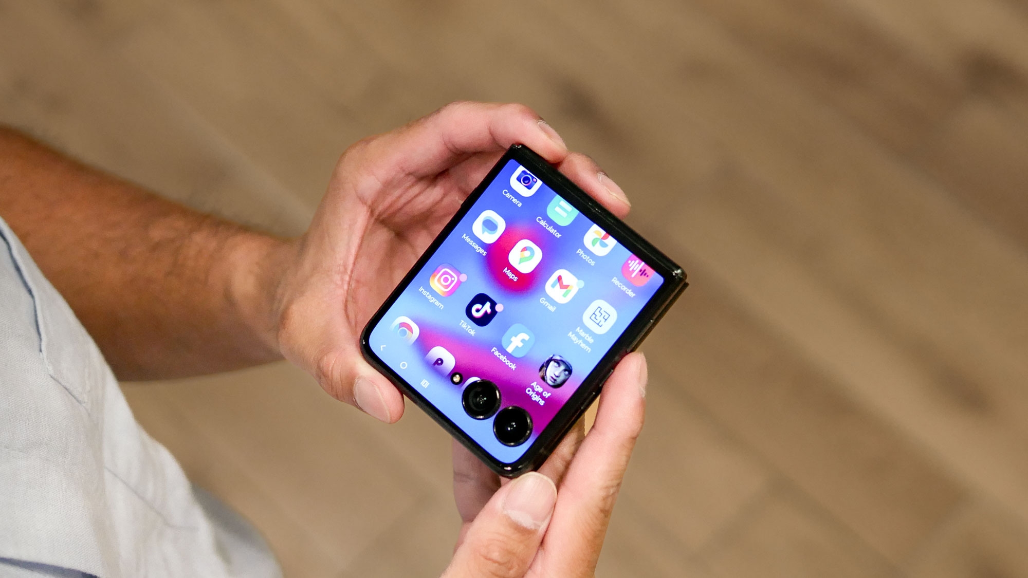 I've used the Motorola Razr Ultra (2025) for a month and it solves my biggest issue with the Galaxy S25 Edge