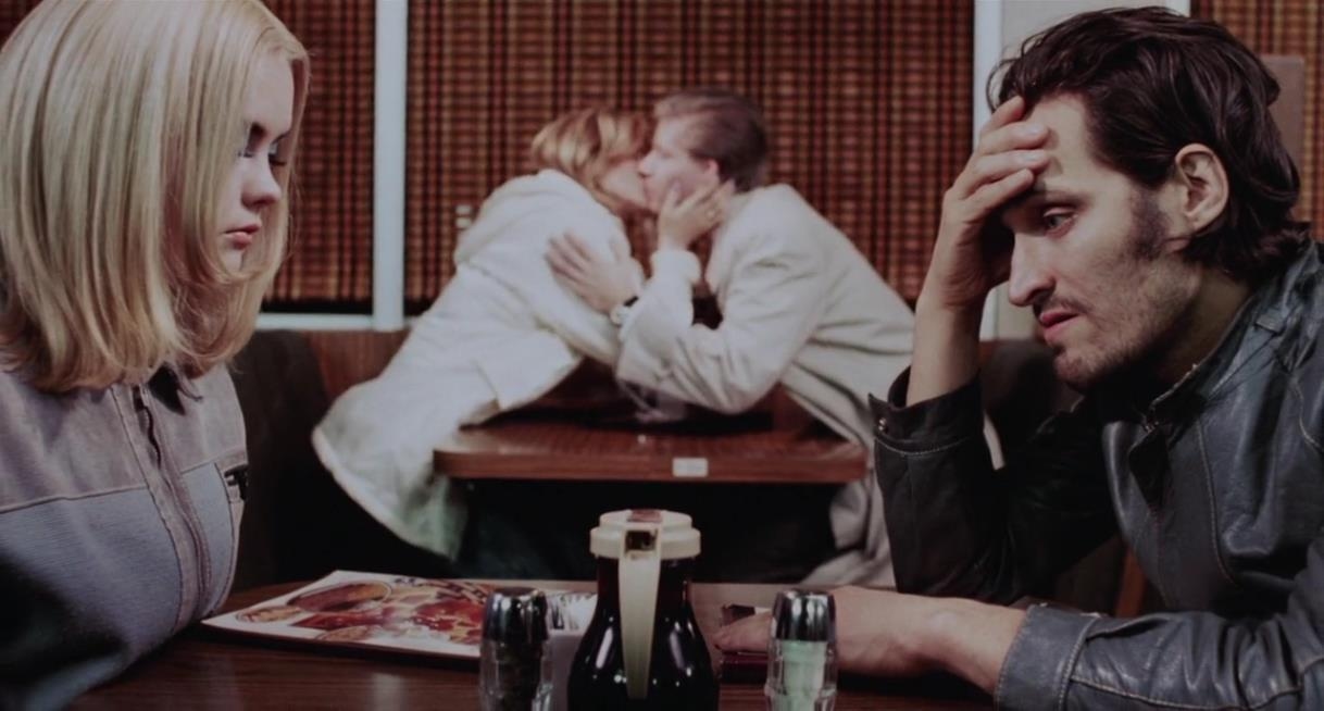 I finally saw this '90s cult classic on Tubi — and it's even weirder than I heard