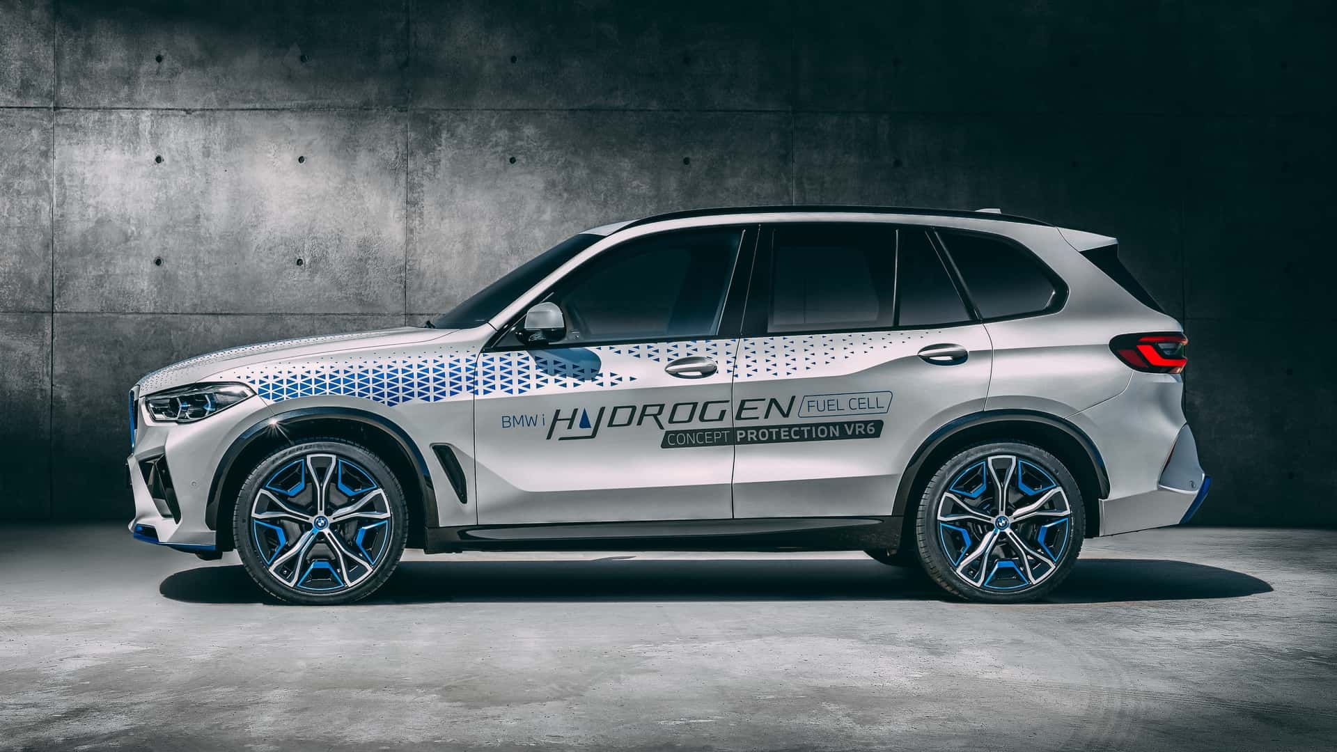 BMW Thinks the 'Timing Is Right' For Hydrogen. Is It Really?