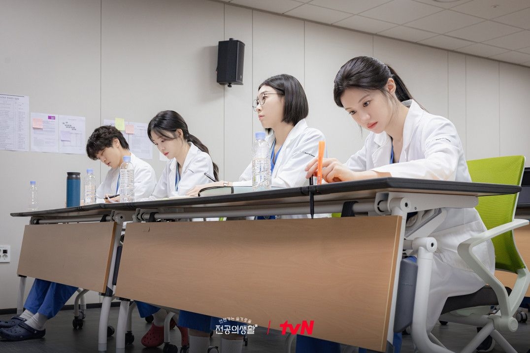 19 K-drama doctors who stole the show (and saved lives)
