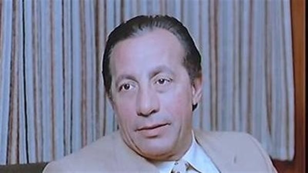 في ذكرى ميلاده.. أبو بكر عزت يجمع بين خفة الظل وعمق الأداء