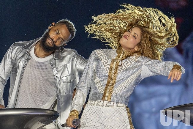 Photo: Shakira Performs in Miami Gardens, Florida