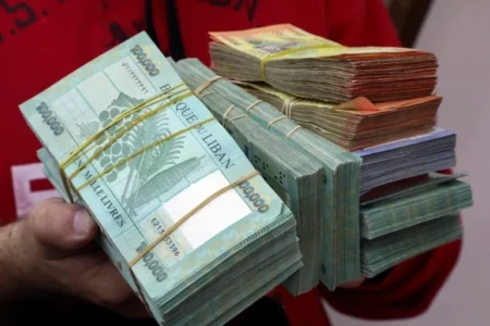 سعر الدولار في لبنان الثلاثاء 25 فبراير.. استقرار حذر