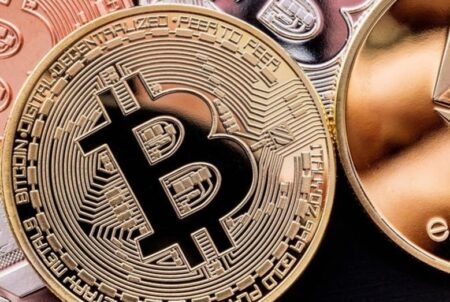 تراجع بيتكوين.. أسعار العملات المشفرة الجمعة 14 مارس 2025