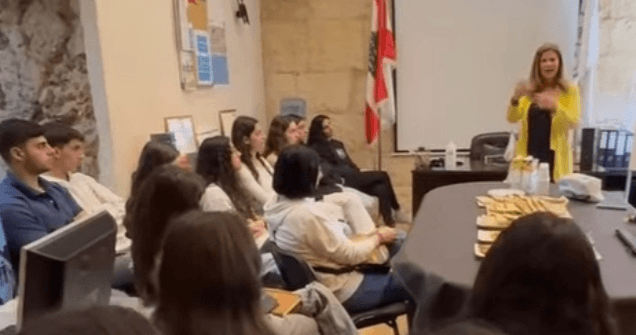 رئيسة جمعية 'حماية دعم وعطاء' حاضرت عن 'الممارسات الأخلاقية في العمل الإنساني والإغاثي' بمركز الجمعية في زغرتا