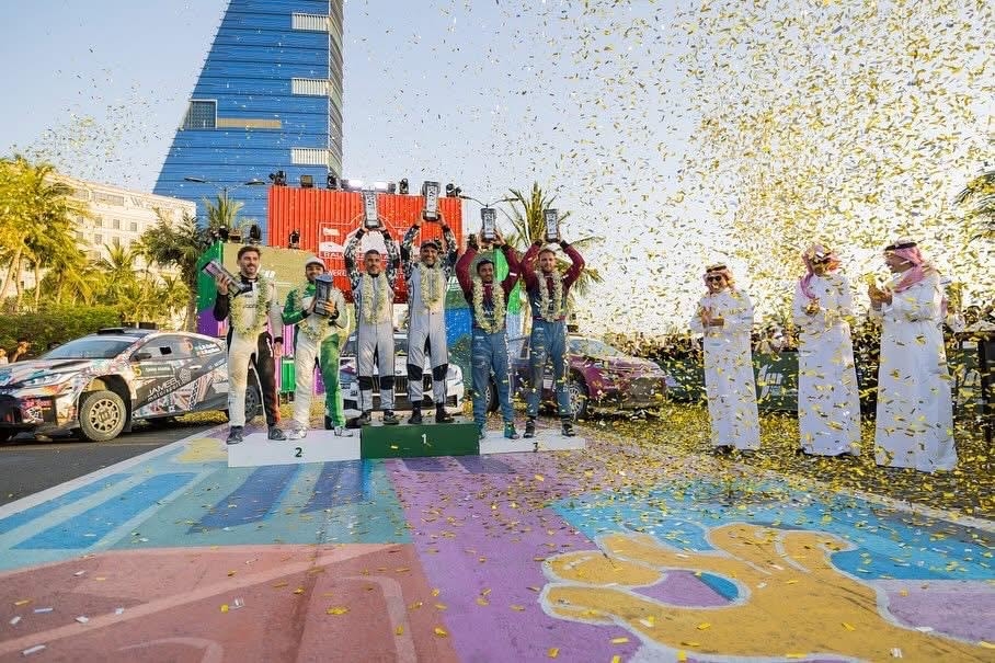 بالصور: ناصر العطية يتألق في جدة.. فوز ساحق ورقم قياسي جديد في رالي السعودية!