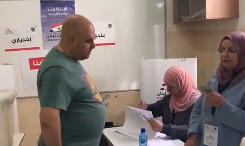فيديو من مركز اقتراع الصليب الجنوبي في ⁧‫زغرتا‬⁩
