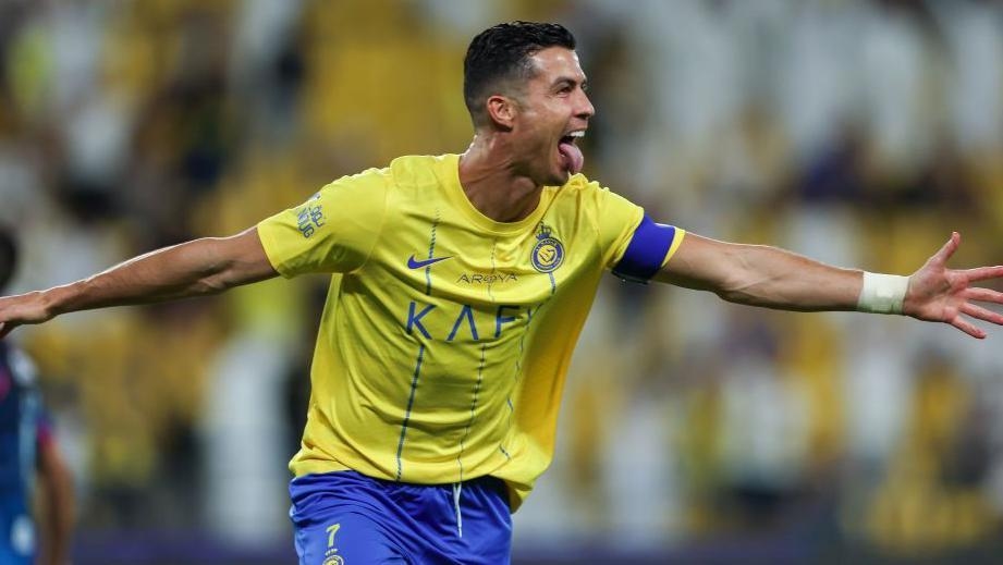 كريستيانو رونالدو يواصل اللعب في النصر حتى 2027