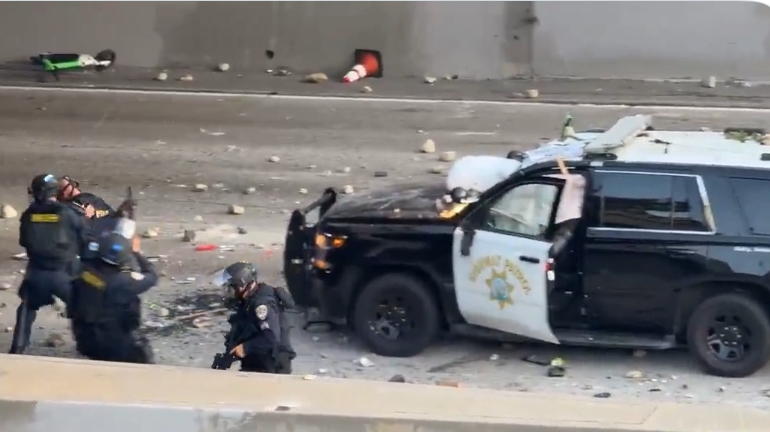 VIDEO: Anti-American rioter hits police officer in the face with rock thrown from bridge