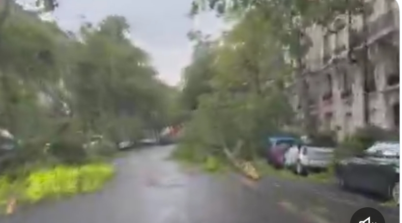 Scenes from Paris This Morning After a Night of Powerful Storms