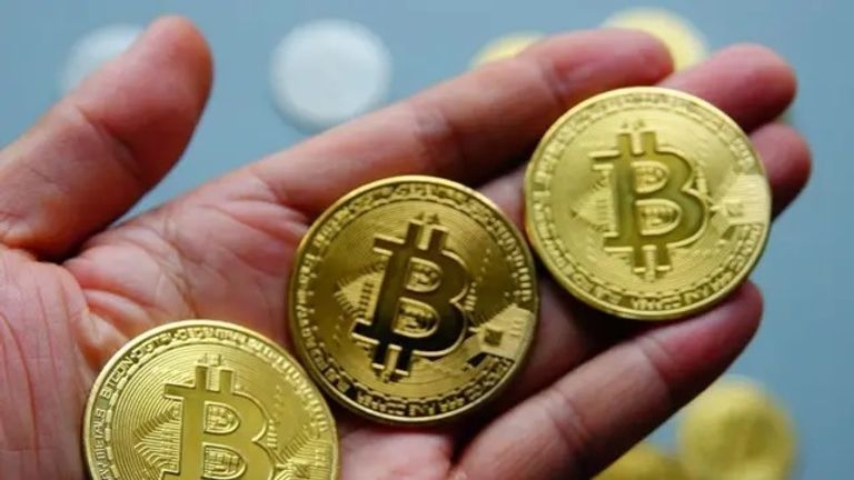 هبوط جماعي يضرب سوق العملات الرقمية.. بيتكوين عند 103.350 ألف دولار وإيثيريوم يتراجع 3.6%