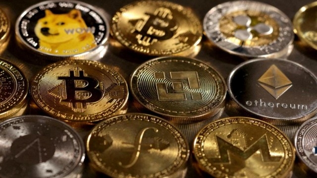 العملات المشفّرة تتراجع مع مخاوف الرسوم الجمركية وتثبيت الفائدة.. وبيتكوين عند 109.100 دولار