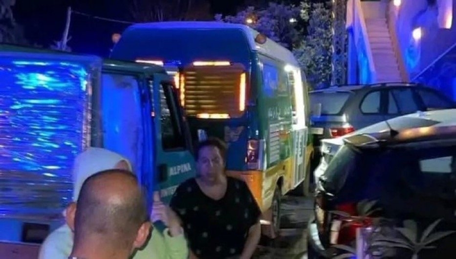 بالفيديو: حادث سير بين فانين لنقل الركاب على طريق الهري – شكا البحرية: 8 إصابات