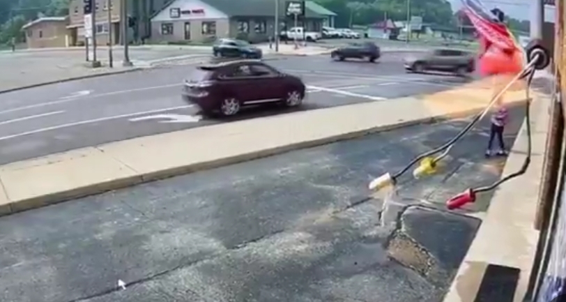Video shows suspect throwing Molotov cocktails at Dickinson County in Iron Mountain, Michigan