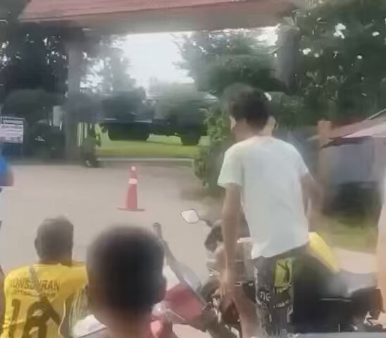 Video: Royal Cambodian Army Fires BM-21 'Grad' Rockets from Border Village Toward Thailand