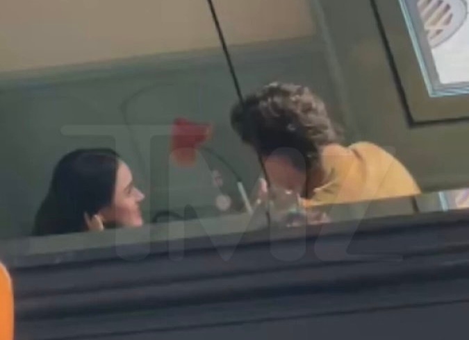 VIDEO: Katy Perry Justin Trudeau Dinner Date Spotted in Montreal